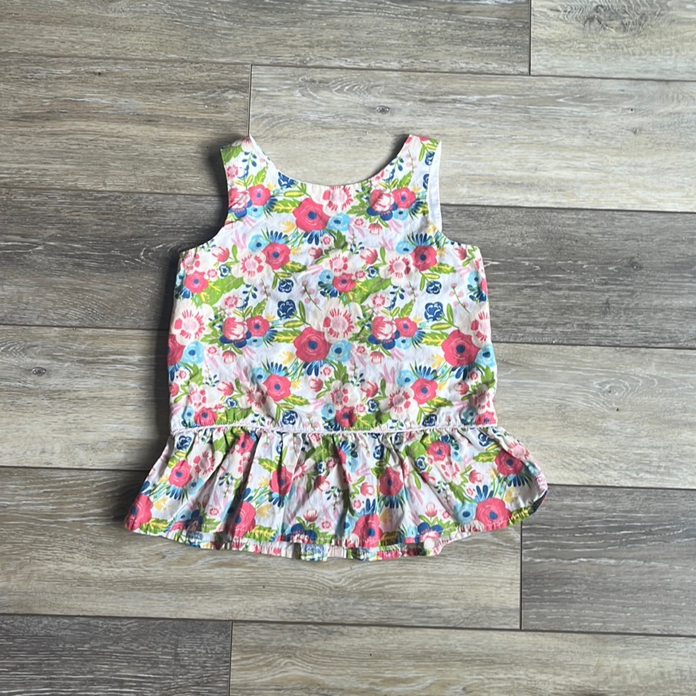 Size 7 Ruffle Butts top